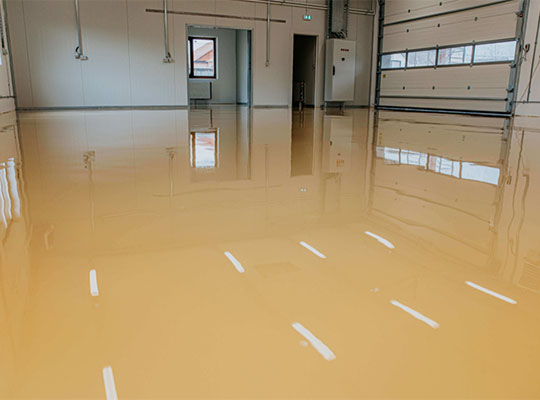 浅谈环氧树脂耐磨地坪损坏缘由及翻新处理方案